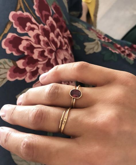 Golden Ring Aesthetic, Gold Rings Inspiration, Everyday Gold Ring Stack, Cabochon Engagement Ring, Gemstone Rings Aesthetic, Gold Rings With Gemstones, Golden Rings Aesthetic, Vintage Rings Aesthetic, Caroline Hjerpe