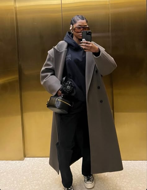 Long Coat Streetwear, Source Unknown Coat, Trench Coat Outfit Black Women, Coat Outfit Street Style, Outfit With Trench Coat, Long Trench Coat Outfit, Black Trench Coat Outfit, Outfit Black Women, Deadpool And Wolverine