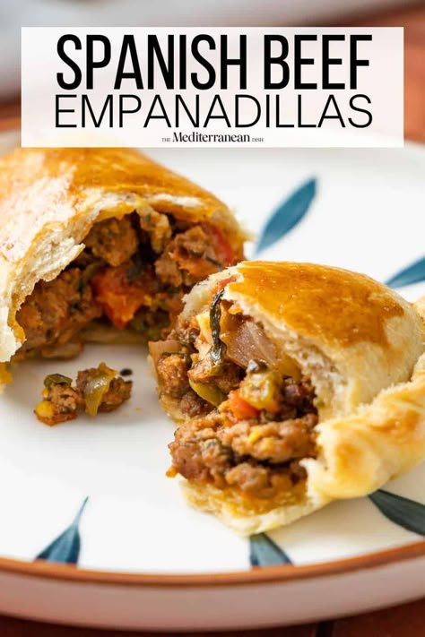 Spanish Beef Empanadillas Easy Spanish Food Recipes, Colombian Appetizers, Spanish Empanadas Recipe, Spanish Dinner Recipes, Empanadas Spanish, Authentic Empanadas Recipe, Vegetable Empanadas, Spanish Food Recipes, Empanadas Recipes