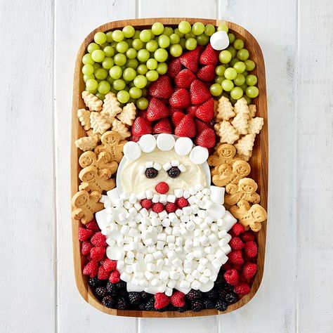 A wood food board decorated with fruit and cookies and marshmallows to look like Santa. Santa Charcuterie Board, Mid Winter Christmas, Sweets Board, Holiday Boards, Charcuterie Board Meats, Santa Snacks, Green Snacks, Christmas Sweet Treats, Christmas Platter