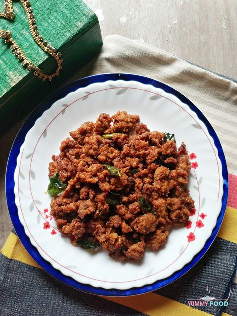 Keema Samosa, Beef Keema, Mutton Keema, Indian Bread Recipes, Keema Recipe, Minced Lamb, Keema Recipes, Indian Side Dishes, Minced Meat Recipe