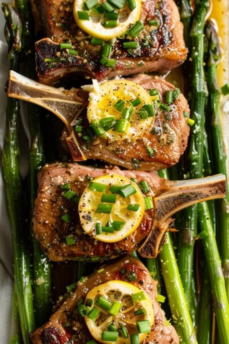 A Fresh Take on Keto Dining: Pork Chops & Asparagus Delight Pork Chops And Asparagus, Asparagus In The Oven, Keto Pork Chops, Asparagus Seasoning, Juicy Pork Chops, Fresh Asparagus, Quick Weeknight Dinners, Grass Fed Butter, Asparagus Recipe