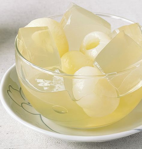 Lychee Recipes, Asian Fruit, Food Staging, Honey Jelly, Longan Fruit, Lychee Jelly, Agar Agar Jelly, Chinese Desserts, Malaysian Dessert