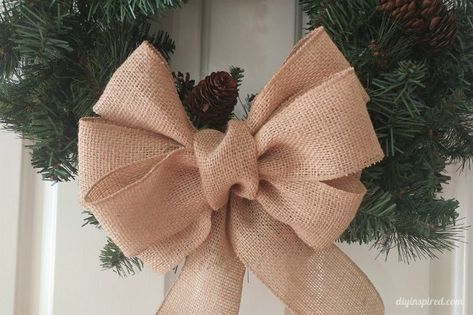 burlap-bow-for-wreath Making Burlap Bows, Burlap Ribbon Crafts, Burlap Bow Tutorial, Diy Wreath Bow, Loopy Bow, Porch Living, Fancy Bows, Bows Diy Ribbon, Diy Burlap