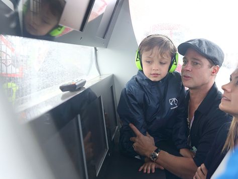 Brad Pitt and Son Knox Have an Adorable Day Out at the Racetrack Angelina Jolie Husband, Brad Pitt Kids, Knox Jolie Pitt, Sons Day, Boys Day, Jolie Pitt, Entertainment News Celebrities, British Grand Prix, News Boy Hat