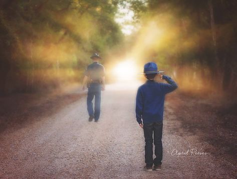 Son's Photo Shoot With Fallen Louisiana State Police Trooper Memorial Photoshoot, Goodbye Photos, Son Father, Alexa & Katie, 1st Responders, Family Photoshoot Outfits, Going Viral, State Police, Parenting Humor