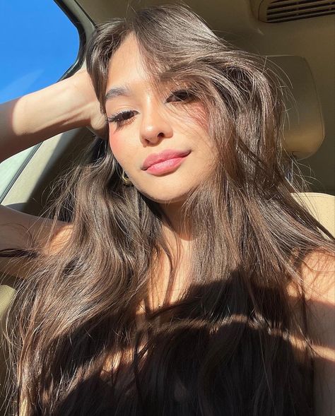 Car Selfies Poses, Selfie Idea In Car, Cute Car Selfie Poses, Insta Selfie Ideas Aesthetic, Selfie In Car Aesthetic, Car Selfie Poses Instagram, Poses With Boyfriend Selfie, Selfie Poses Car, Natural Selfie Poses