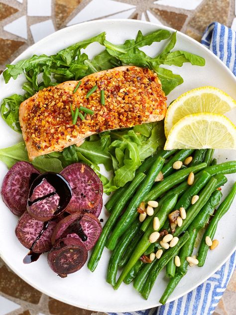 Chili Onion Crunch Salmon, Fresh Salmon Recipes, Chili Onion Crunch, Healthy Chili, Crunch Recipe, Trader Joes Recipes, Trader Joe, Baked Salmon, Cooking Inspiration