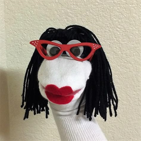 Diy Sock Puppets, Easy Hand Quilting, Handmade Puppet, Sock Puppet, Granny Gifts, Puppets For Kids, Puppets Diy, Sock Puppets, Sock Doll