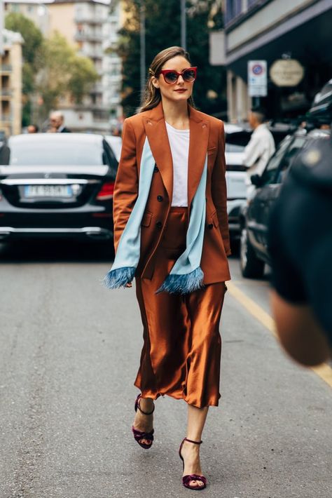 Slip Skirt Outfit Ideas Satin Lace Trim Skirt Outfit, Teal And Orange Outfit, Slip Skirt Styling, Nyfw 2024 Street Style, Satin Outfit Ideas, Satin Slip Skirt Outfit, Slip Skirt Outfit, Celebrity Winter Style, Celebrity Summer Style