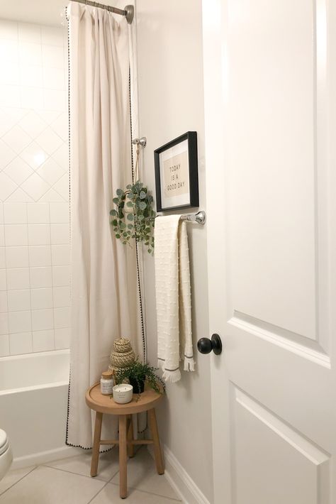 Plant Bathroom, Cozy Bathroom, Decorating Bathroom, Basement Makeover, Apartment Renovation, Bathroom Design Decor, Bathroom Inspiration Decor, Bathroom Redo, Bathroom Renos