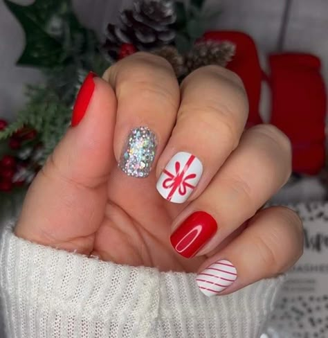 Kids Holiday Nail Designs, Christmas Nails Short Diy, Holiday Short Nails Christmas, Short Nail Art Christmas, Short Nails Ideas For Christmas, Christmas Nails Ideas Short, Extra Short Christmas Nails, Easy Simple Christmas Nails, Kids Nails Christmas