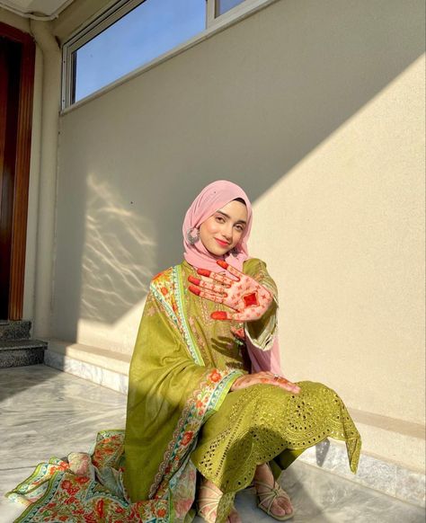 Hijabi Shalwar Kameez, Shalwar Kameez, South Asian, Pakistani Outfits, Photo Poses, Life Style, Lifestyle, Quick Saves