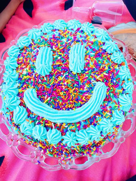 Smiley Face Birthday Party Food, Cute 13th Birthday Cakes, 11 Birthday Ideas, Neon Cake Ideas, Smiley Face Cake, Preppy Bday, Neon Birthday Cakes, 10th Birthday Cake, Birthday Desert