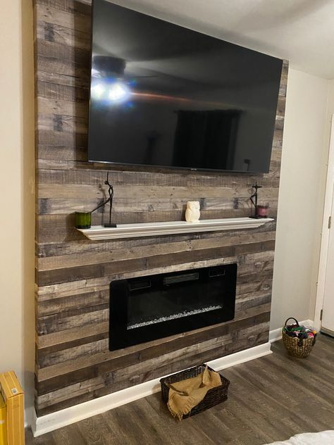 Pallet Wall With Fireplace And Tv, Wood Wall Tv Mount, Tv Wood Wall Ideas, Rustic Tv Wall Ideas, Pallett Wall, Manor Fireplace, Tv Wall Ideas Modern, Tv Wall Idea, Tv Wall Design Luxury Tvs