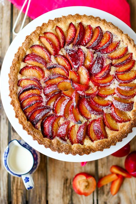 A fruit plum tart with almond frangipane and crumbly sweet pastry. Almond Frangipane, Homemade Pastry, Cucumber Rolls, Plum Tart, Almond Tart, Plum Recipes, Sweet Pastry, Sweet Pies, Homemade Pastries