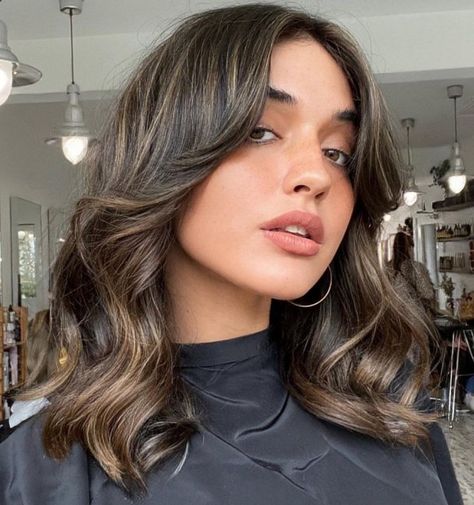 Curled Face-Framing Curtain Bangs Trendy Curtain Bangs, Brunette Hair Color Ideas, Triangle Hair, Long Shiny Hair, Short Hair With Bangs, Short Hair With Layers, Medium Hair Cuts, Curtain Bangs, Metallic Hair