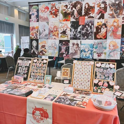 Convention Merch Ideas, Convention Setup, Anime Convention Booth, Artist Booth, Merch Stand, Alley Ideas, Art Festival Booth, Art Fair Display, Convention Booth