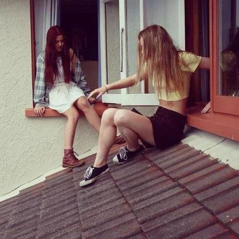 Perfect casual 90s grunge. This was my friends & I in the 90s. Always hanging out on someone's roof. All Cheerleaders Die, Sagittarius Sun, Maya Hart, Bestie Pics, Friend Photography, Bad Art, I'm With The Band, Friend Goals, Best Friend Goals