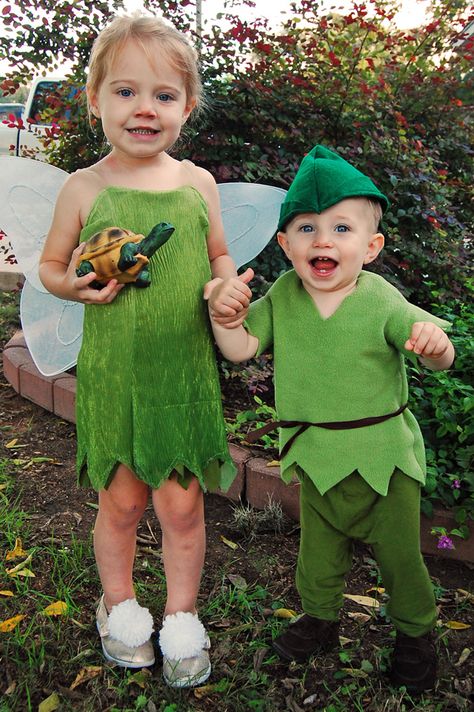 Toddler Tinkerbell Costume, Peter Pan Costume Diy, Peter Pan Toddler Costume, Fantasia Tinker Bell, Fantasias Toy Story, Diy Tinkerbell Costume, Diy Peter Pan Costume, Peter Pan Costume Kids, Diy Fantasia