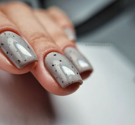 Egg Shell Nail Art, Grey Oval Nails, Grey Manicure Ideas, Egg Shell Nails, Grey Short Nails, Grey Nails Acrylic, Eggshell Nails, Grey Nails Design, Short Natural Nails