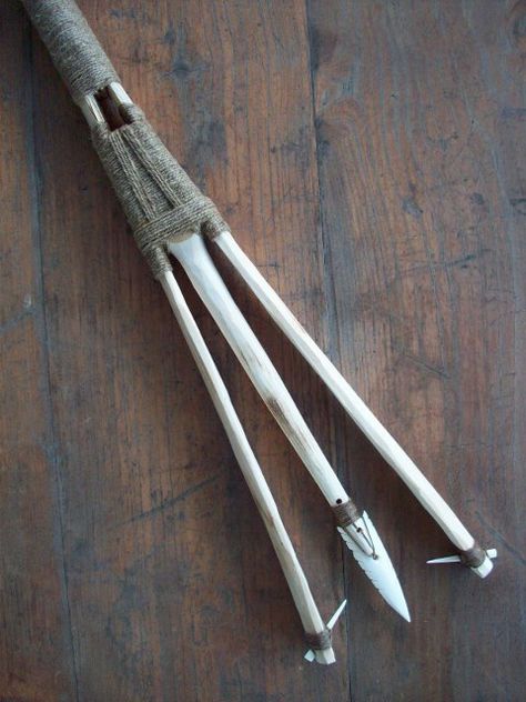 Fishing Spear, Tactical Gear Storage, Survival Prepping Diy, Fishing Spears, Spear Fishing, Primitive Survival, Survival Quotes, Survival Life Hacks, Bushcraft Camping