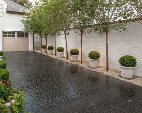 Front Garden Ideas Driveway, Garden Ideas Driveway, Modern Driveway, Cobblestone Driveway, Driveway Ideas, Landscape Design Ideas, Driveway Design, Driveway Landscaping, Modern Landscape Design