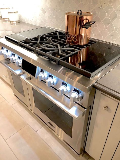 Sks Appliances, Kitchen Stove Ideas, Modern Kitchen Stove, Kitchen Stove Design, Modern Kitchen Stoves, Stove Design, Butcher Block Island Kitchen, Kitchen Vignettes, Kitchen Suite