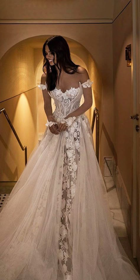 Pop Of Color Wedding Dress, Garden Dress Aesthetic, Corset Wedding Dress Vintage, Garden Wedding Gown, Wedding Dresses Beautiful, Cute Wedding Dress, Pretty Wedding Dresses, Wedding Ideas Dresses, Dream Wedding Ideas Dresses