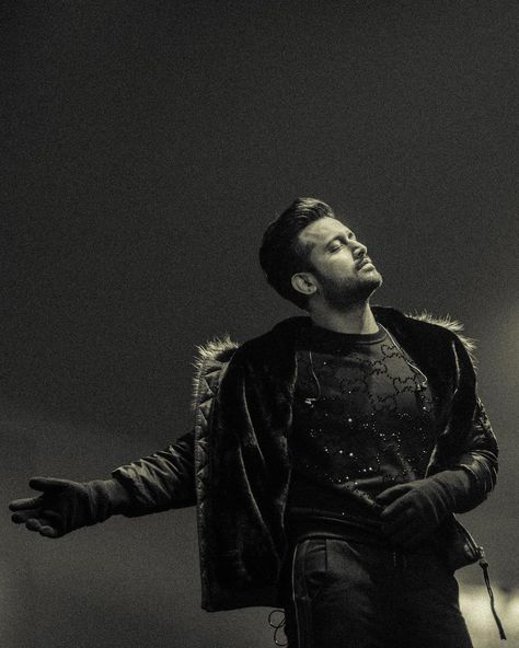 Most loved celebrity of Pakistan Atif Aslam Aesthetic, Black Pic, Atif Aslam, Aesthetic Black, Pakistan, Black