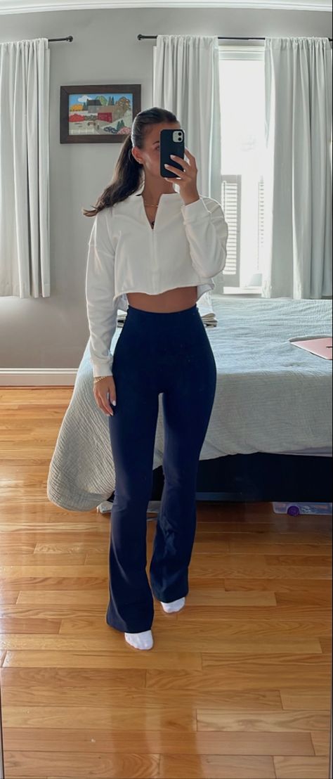 Lululemon groove pant, longsleeve crop Groove Pants Outfit, Lululemon Groove Pants Outfit, Lululemon Groove Pants, Lululemon Groove Pant, Cropped Crewneck, Cute Crop Tops, Pinterest Closet, Comfy Fits, Pants Outfit