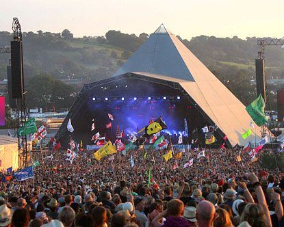 It's impossible to know how many people are actually ever in front of the Pyramid Stage but the word is that the largest ever crowd was back in 94 when the Levellers headlined. I was one of them, it was busy and no, I don't listen to the album much these days... British Festival, Glastonbury Music Festival, Uk Festivals, Magazine Spread, Festival Guide, Festival Inspo, Summer Music Festivals, Glastonbury Festival, Festivals Around The World