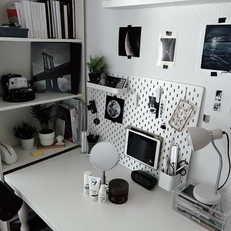 Acubi Room, Kpop Desktop, Acubi Aesthetic, Black White Rooms, Acubi Style, Study Desk Decor, Dressing Table Design, Desk Inspo, Desk Makeover