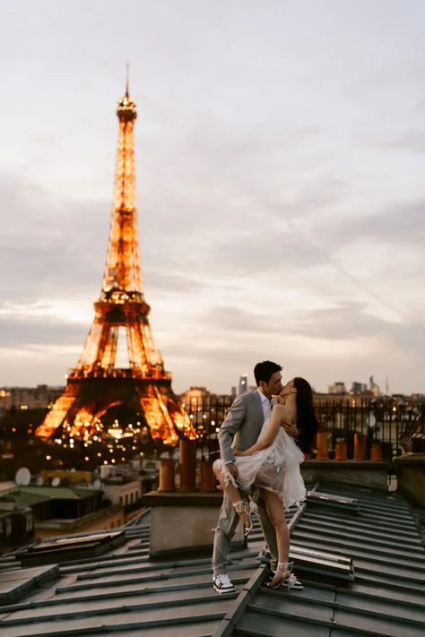 Pre Wedding Photoshoot Paris, Paris Pre Wedding Shoot, Paris Engagement Photos, Paris Shooting, Paris Shoot, Gold Oval Engagement Ring, Rose Gold Oval Engagement Ring, Rooftop Photoshoot, Proposal Photoshoot