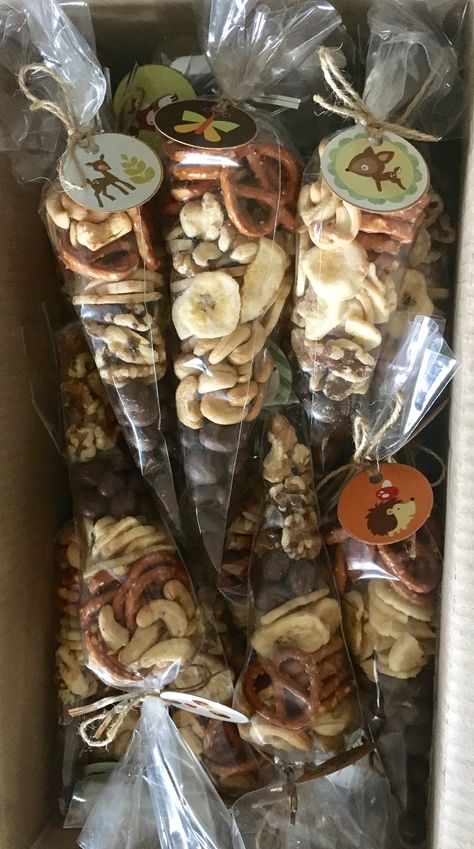 Trail Mix Display, Prepackaged Party Food Ideas, Nature Party Favors, Trail Mix Gift Ideas, Trail Mix Goodie Bags, Healthy Party Favors, Trail Mix Bar Ideas, Hiking Party Favors, Trail Mix Packaging Ideas