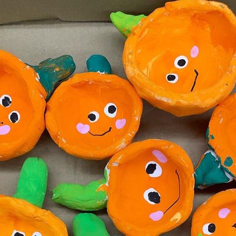 Preschool Clay Projects, Pumpkin Clay Ideas, Kids Clay Projects, Fall Clay Ideas, Clay Ideas For Kids, Clay Projects Kids, Pumpkin Lessons, Pumpkin Clay, Pumpkins Kindergarten