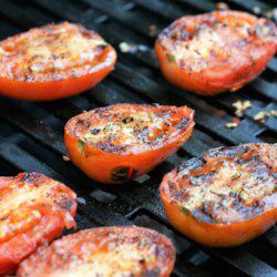 Grilled Tomatoes Baked Tomato Slices, Grilling Potatoes, Tomato Side Dishes, Cooking Vegetables, Tomatoes Recipe, Baked Tomatoes, Grilled Tomatoes, Summer Side Dishes, On The Grill