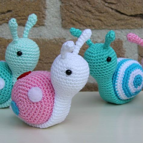 Lumaca a uncinetto Tutorial in italiano Kat Haken, Crochet Snail, Snail Craft, Confection Au Crochet, Amigurumi Tutorial, Crochet Diy, Ideas Crochet, Crochet Kit, Amigurumi Free