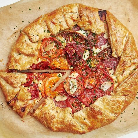 Tomato And Cheese Galette, Galette Savory, Savory Galette, Tomato Galette, Chives Recipe, Galette Recipe, Cooking Tomatoes, Small Tomatoes, Asiago