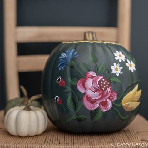 DIY easy folk art with flowers called Bauernmalerei Folk Art Painting Easy, Easy Folk Art, Paint A Pumpkin, Art With Flowers, Folk Art Flowers, Simple Craft, Macrame Wall Art, Guided Drawing, Types Of Painting