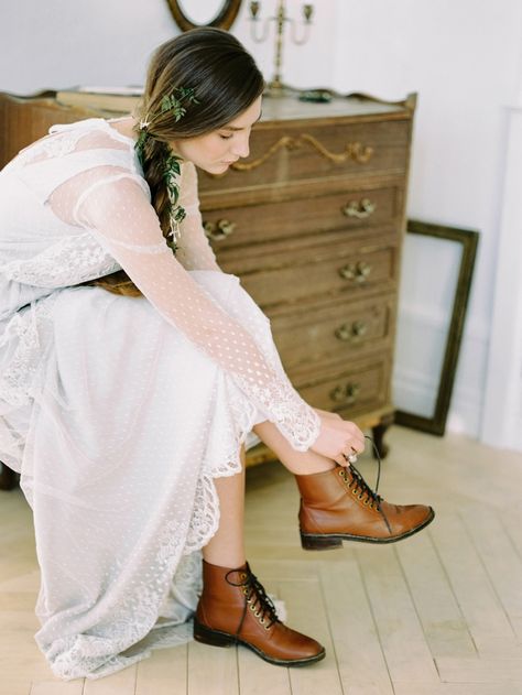 Bride with brown boots Old Fashioned Romance, Outdoor Wedding Outfit, Bride Boots, Long Sleeve Wedding Dress Boho, Boho Wedding Shoes, Folk Wedding, Romantic Beach Wedding, Couples Ideas, Bohemian Wedding Decorations