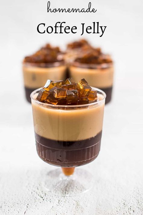 Iced Coffee Jelly, Coffee Jelly And Cream, Mini Coffee Desserts, Jelly In Cup, Black Dessert Ideas, Coffee Jelly In A Bottle, Jelly Ideas Desserts, Mini Cup Desserts For Parties, Glass Desserts Ideas