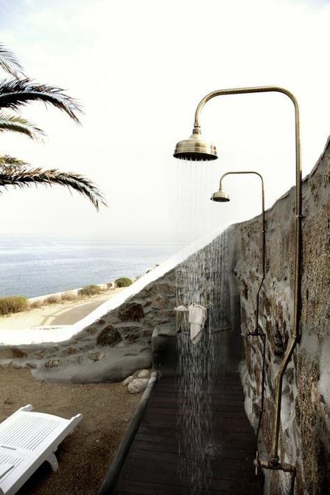 Outdoor shower Outside Showers, Mykonos Hotels, Outdoor Bath, Outdoor Bathrooms, Design Hotel, Hotels Design, Outdoor Shower, Mykonos, Summer House