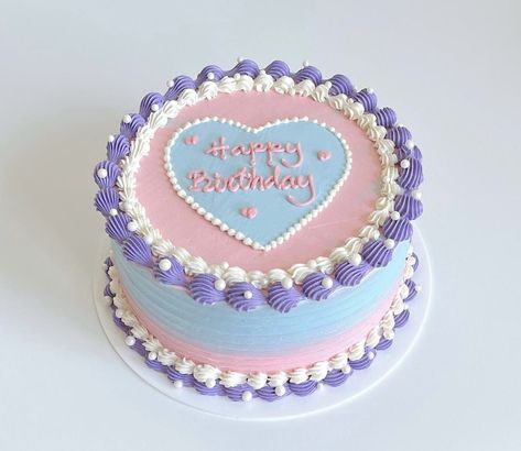 Pink And Blue Vintage Cake, Korea Cake, Heart Birthday Cake, Bolo Vintage, Cake Mix Desserts, White Birthday Cakes, Vintage Birthday Cakes, Heart Birthday, Unique Birthday Cakes