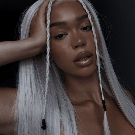 White Hair Dark Skin, Long White Hair, Targaryen Aesthetic, Aesthetic People, Dark Skin Women, Tan Skin, Dream Hair, Brown Skin, Silver Hair