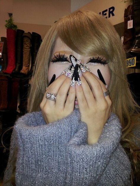 Japanese fashion & beauty magazines @ RoyalQuartz.com | Royal Quartz Gyaru Aesthetic, Agejo Gyaru, Gyaru Makeup, 일본 패션, Gyaru Fashion, Foto Ideas Instagram, J Fashion, Japanese Fashion, Makeup Inspo