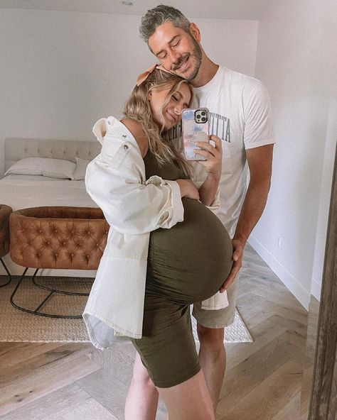 Twin Belly, Twin Pregnancy Belly, Lauren Burnham, Arie Luyendyk Jr, Post Partum Outfits, Pretty Pregnant, Expecting Twins, Breaking In, Twin Pregnancy