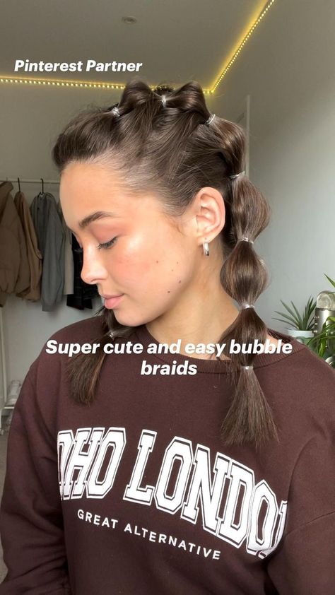 Hairstyles With Two Small Braids, Small Elastics Hairstyles, Bubble Braid Shoulder Length Hair, Bubble Braid Front Of Hair, Cute Wet Hairstyles For Short Hair, Hair Styles For Short Hair With Braids, How To Bubble Braid Tutorials Short Hair, Bubble Braids With Curtain Bangs, Cute On The Go Hairstyles