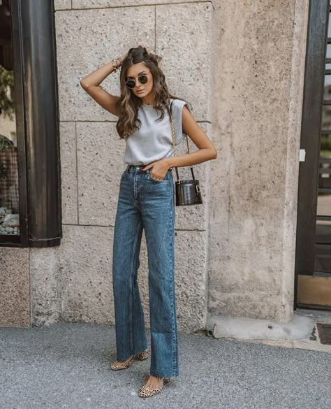 Wide Leg Jeans Outfit, Pantalon Large, Fashion Mistakes, Mode Inspiration, Spring Summer Outfits, Outfits Casuales, Denim Fashion, World Of Fashion, Jeans Style