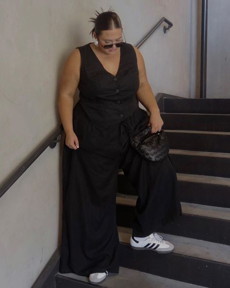 Emma Arletta on Instagram: “summer uniform 🖤” Emma Arletta Outfits, Spring Outfit Ideas Plus Size, Plus Size Summer Academia, Midsize Outfits Black Women, Black Outfit Aesthetic Plus Size, Black Clothes Aesthetic Plus Size, Black Outfits Plus Size, All Black Outfit Plus Size, Plus Size Black Outfits